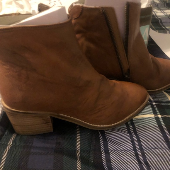 Diba True - Brand New size 6 bootie - Picture 4 of 5